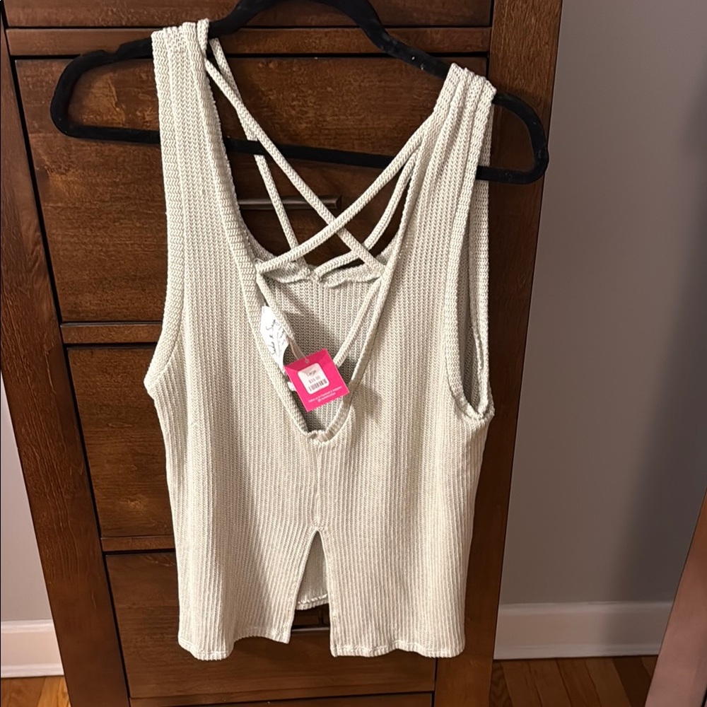 Sadie & Sage Cream Sleeveless Tank Top with Cut Out Back